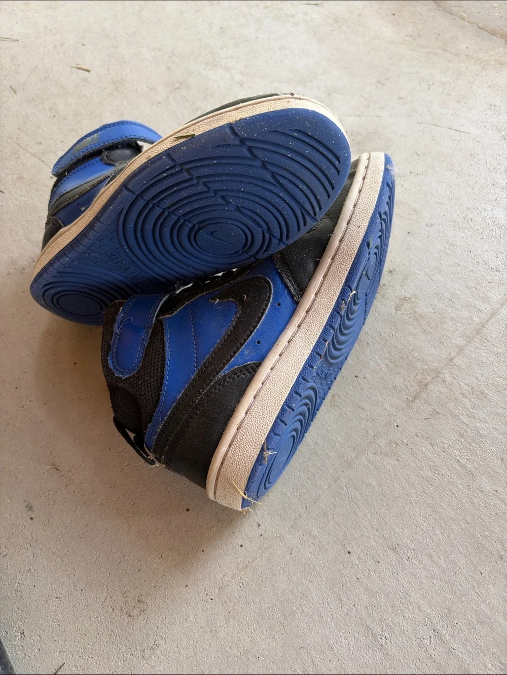 Nike Kids Blue and Black Mid-Top Sneakers with Hook-and-Loop Strap